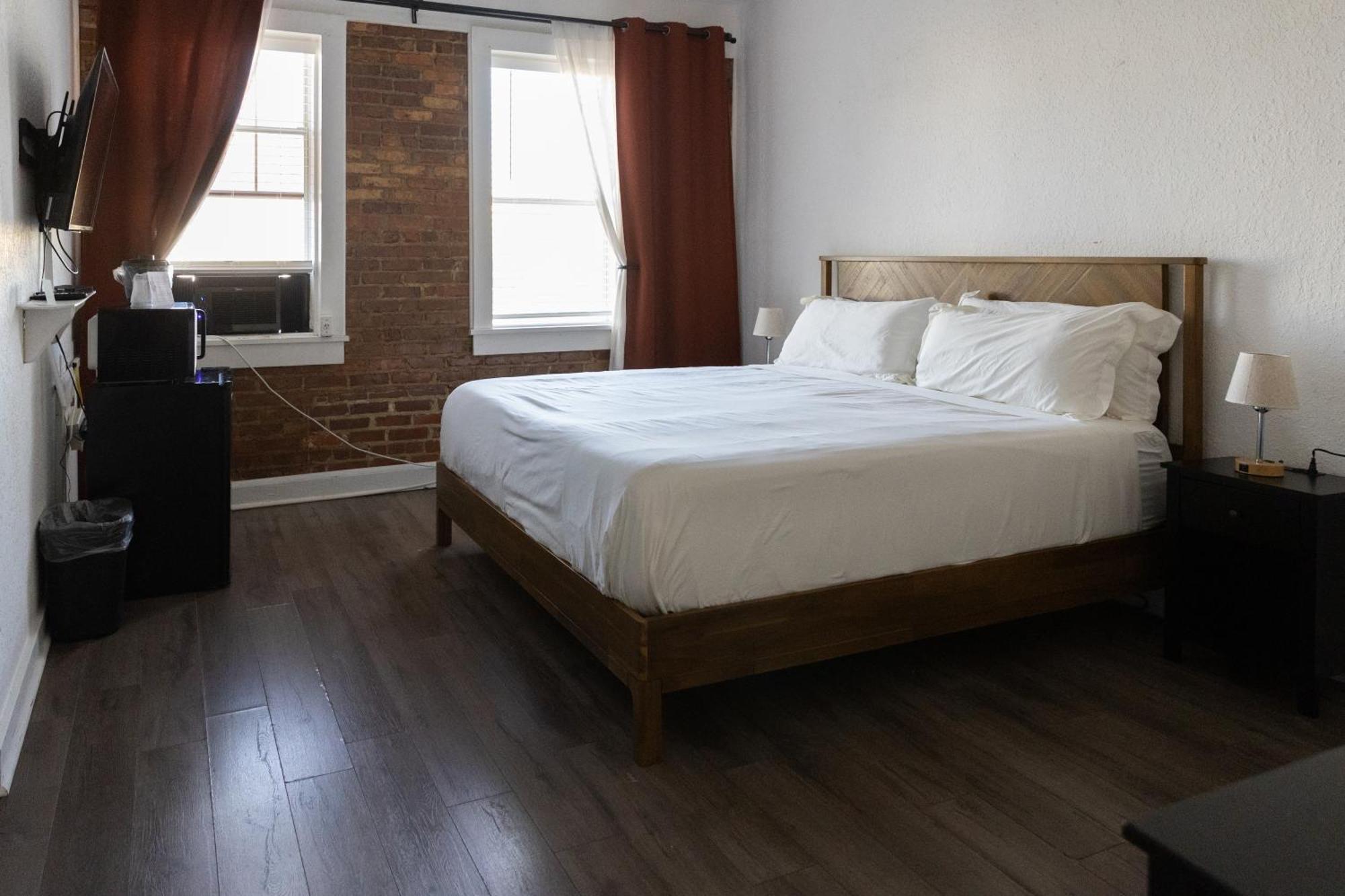 Hunter Arms Hotel Сент-Клауд Екстер'єр фото