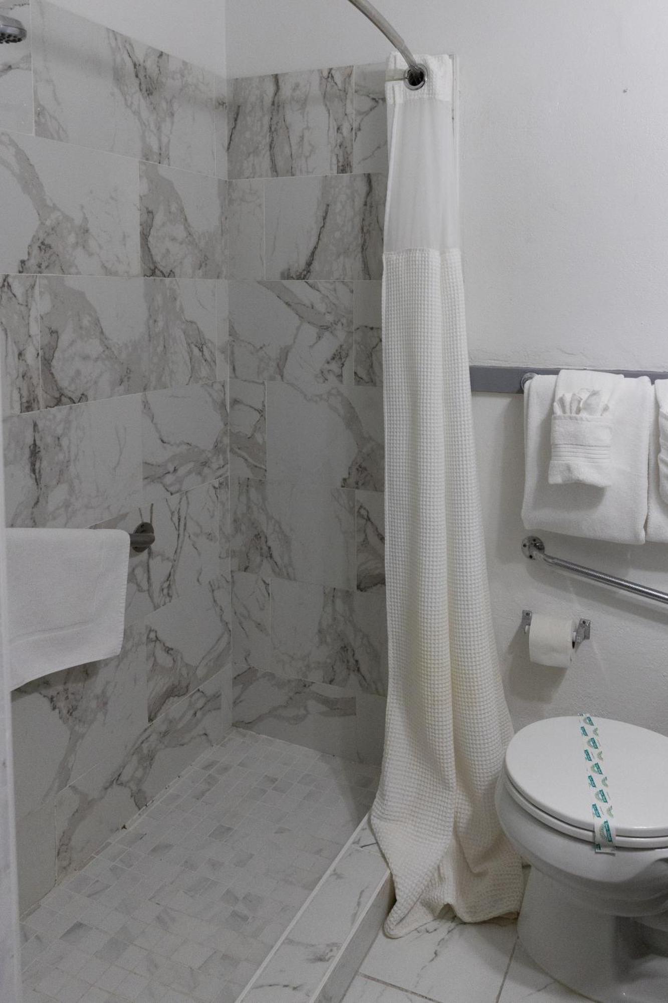 Hunter Arms Hotel Сент-Клауд Екстер'єр фото